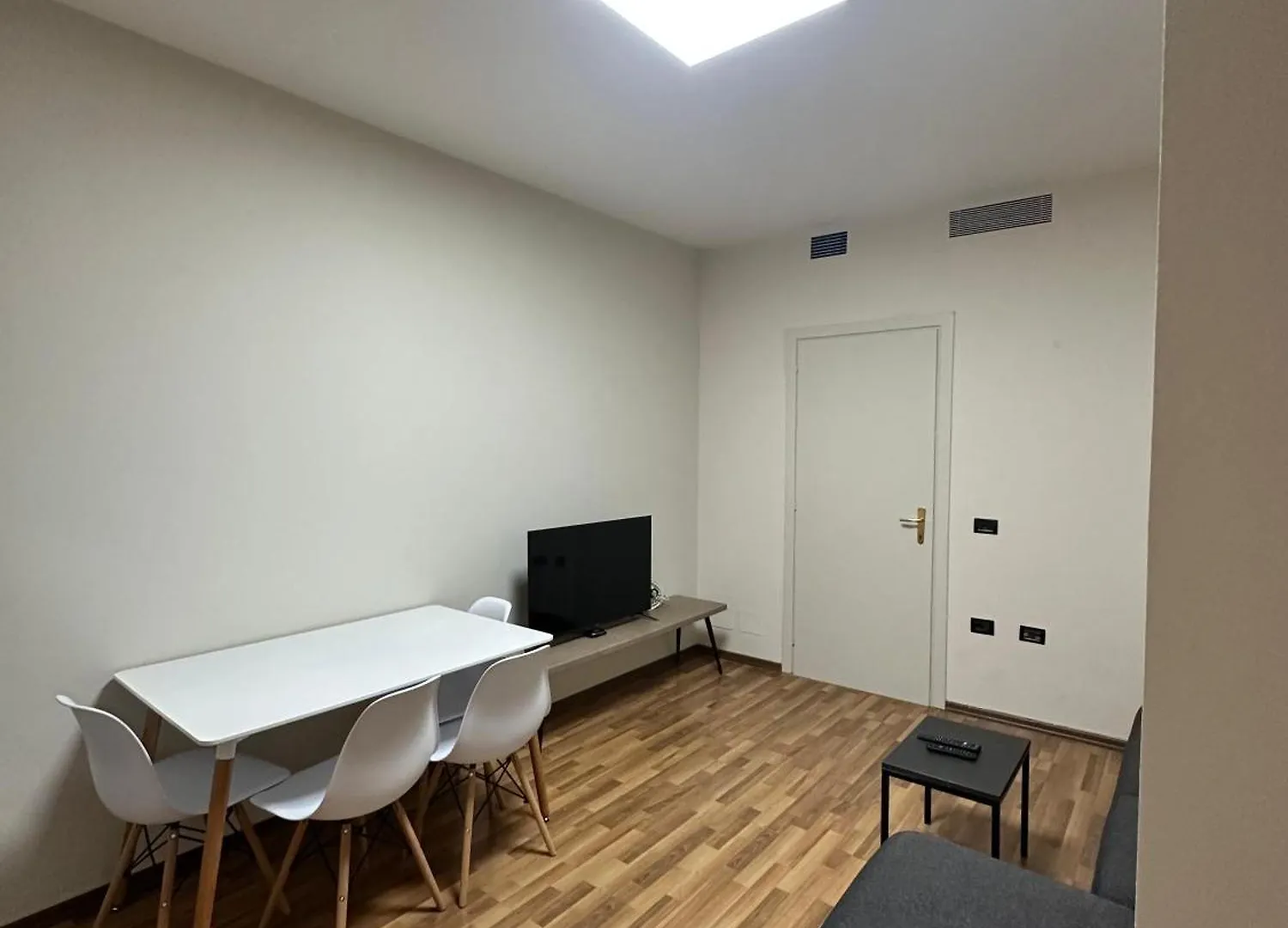 Nunu'S Apartment 티라나